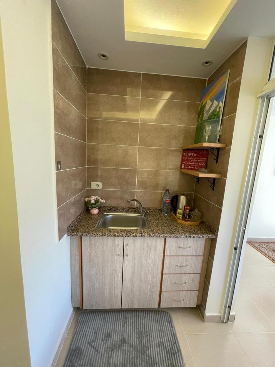Classy Hostel Madaba Exterior photo